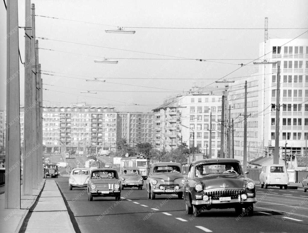 Városkép - Közlekedés - Budapest - Forgalom a Petőfi hídon
