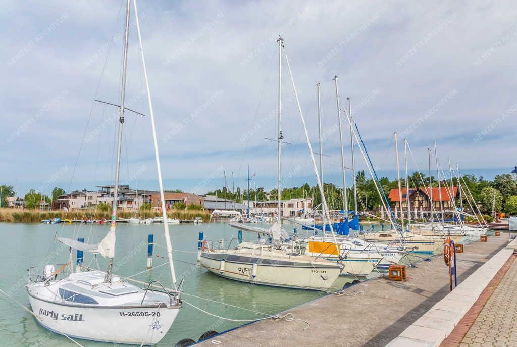 Sport - Balatonfüred - Vitorláshajók a kikötőben