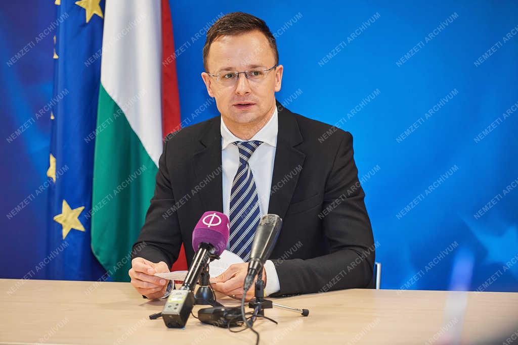 Szijjártó Péter a Külügyek Tanácsának rendkívüli ülésén Brüsszelben 
