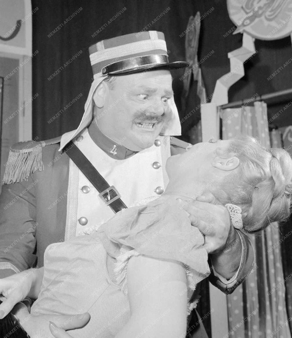 Kultúra - Színház - Labiche: Helénke boldog