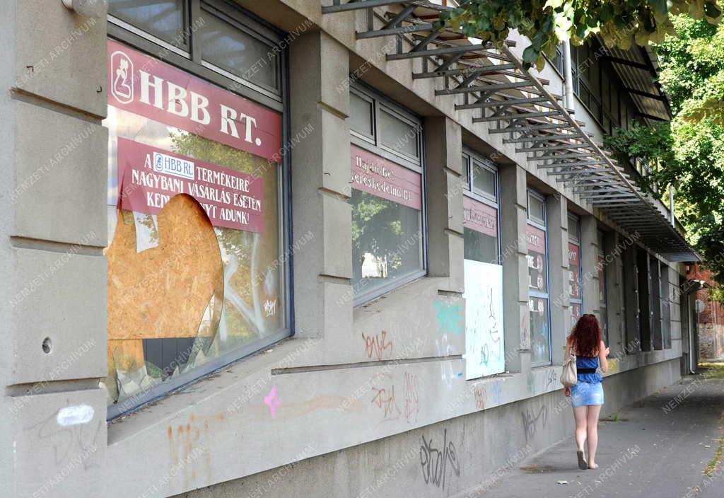Kereskedelem - Budapest - Bezárt húsüzlet a Nagytétényi úton
