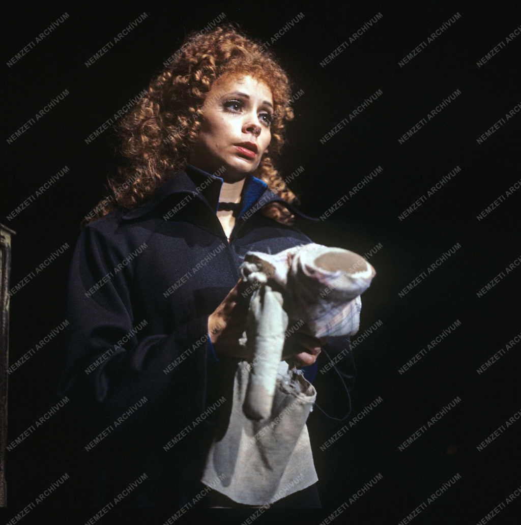 Kultúra - Színház - Dürrenmatt: János király