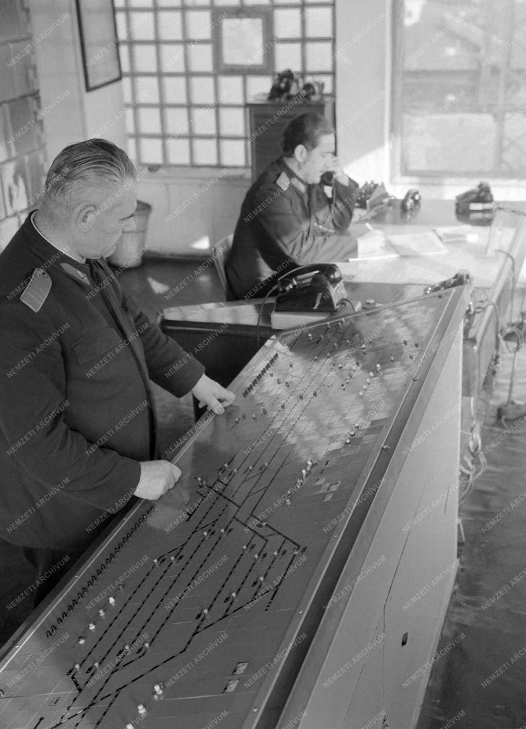 Vasúti közlekedés - Biztonsági berendezés a győri pályaudvaron