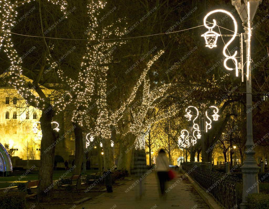 Városkép - Budapest - Díszkivilágítás a Szabadág téren