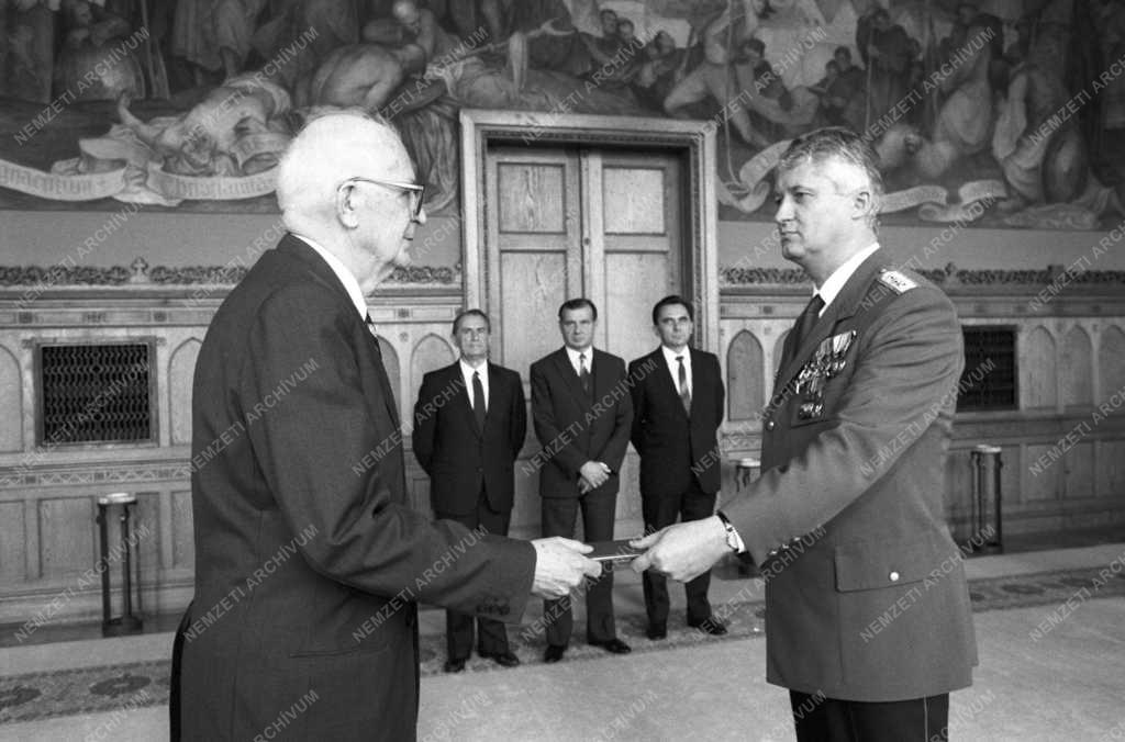 Belpolitika - Rendőrség - Récsey Róbert kinevezése