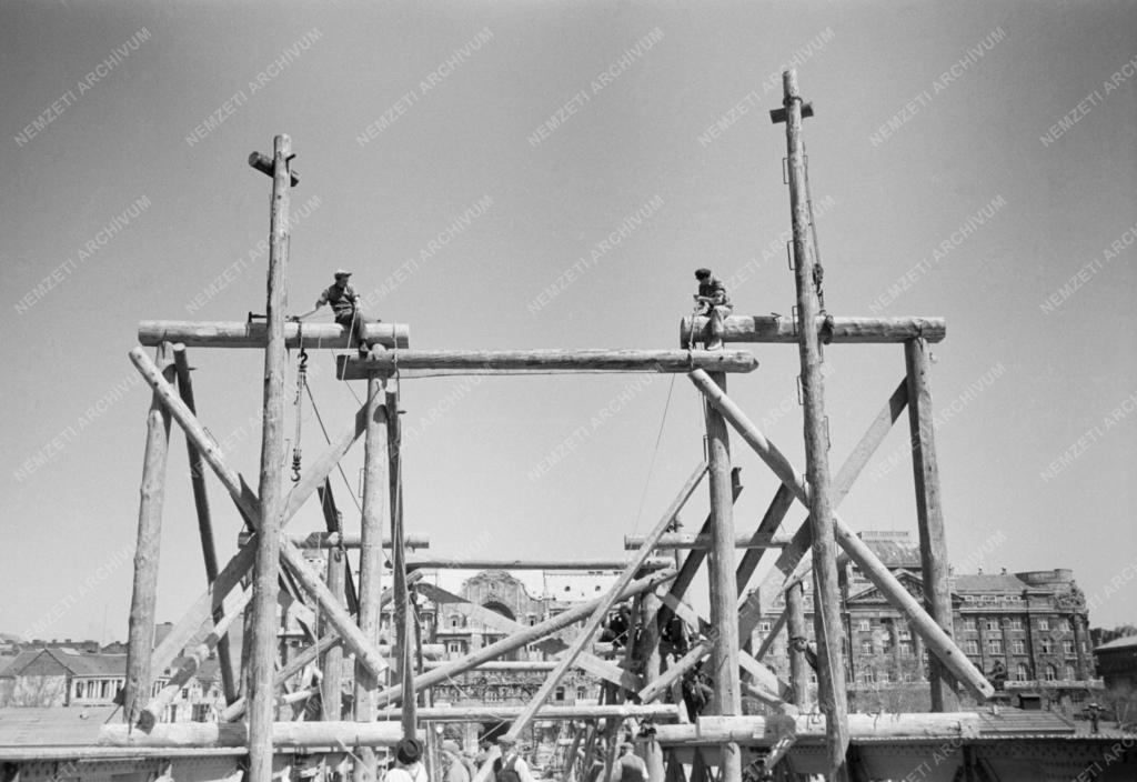 Építőipar - A Lánchíd újjáépítése