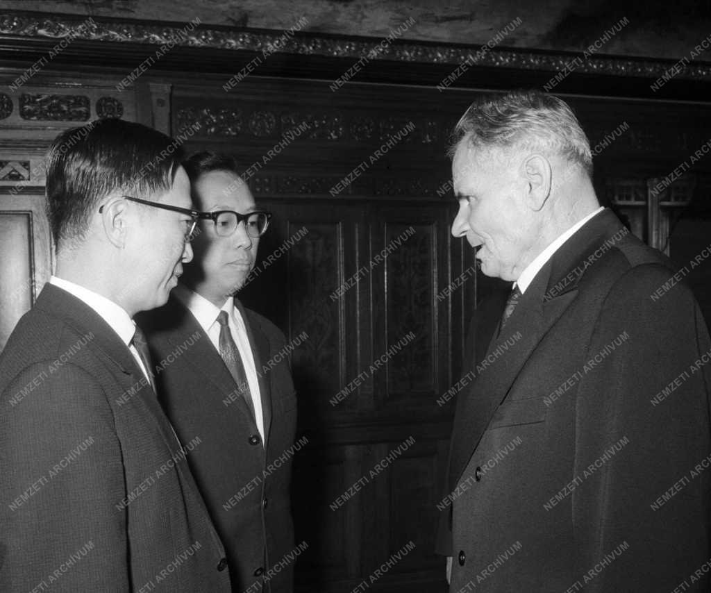 Külkapcsolat - A diplomáciai képviseletek vezetői az Elnöki Tanácsnál