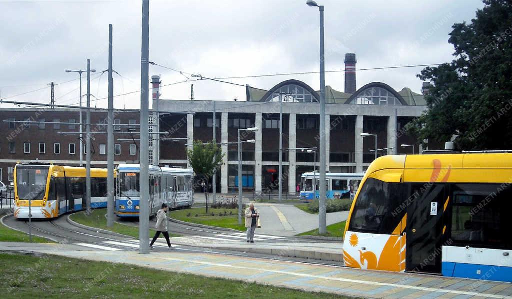Közlekedés - Debrecen - A város villamosvonalai és járművei
