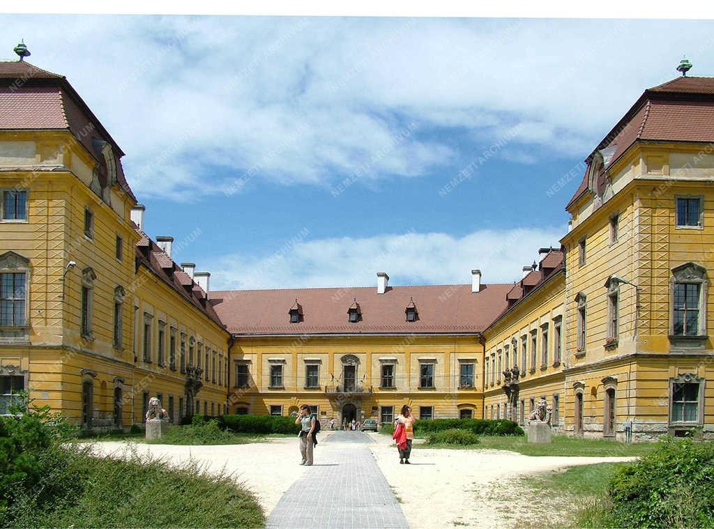 Magyarországi-Esterházy kastélyok - Pápa