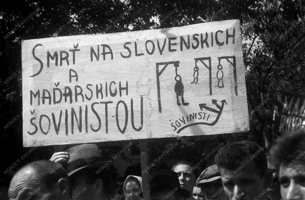 Tiltakozó szlovák gyűlés Bcsaba