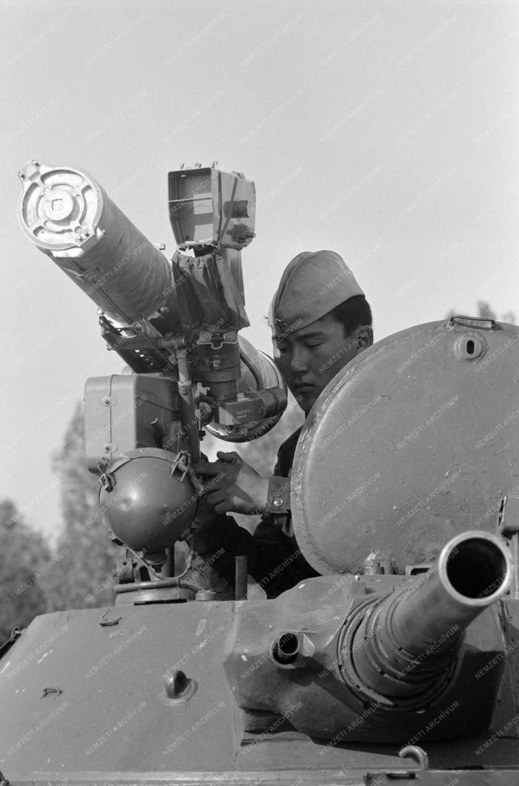 Fegyveres erők - Szovjet laktanyalátogatás