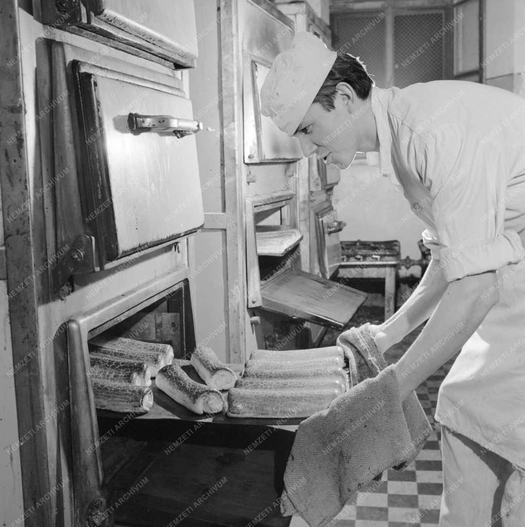 Élelmiszeripar - Pest-Budai Üzemi Vendéglátó Vállalat