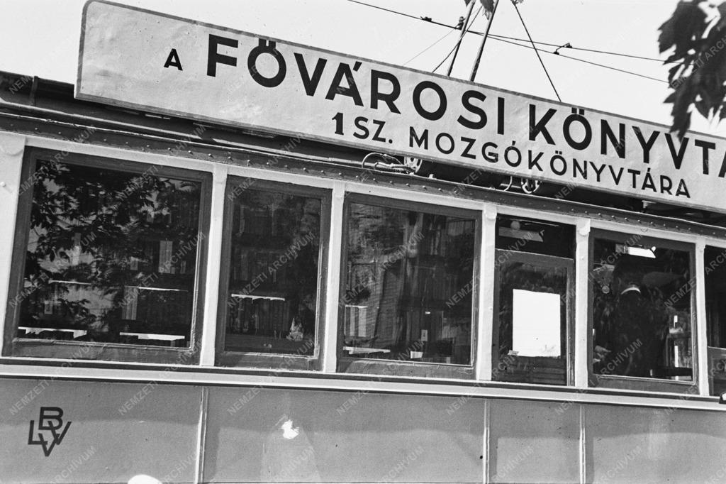 Városkép - Kultúra - Közlekedés - Fővárosi mozgókönyvtár