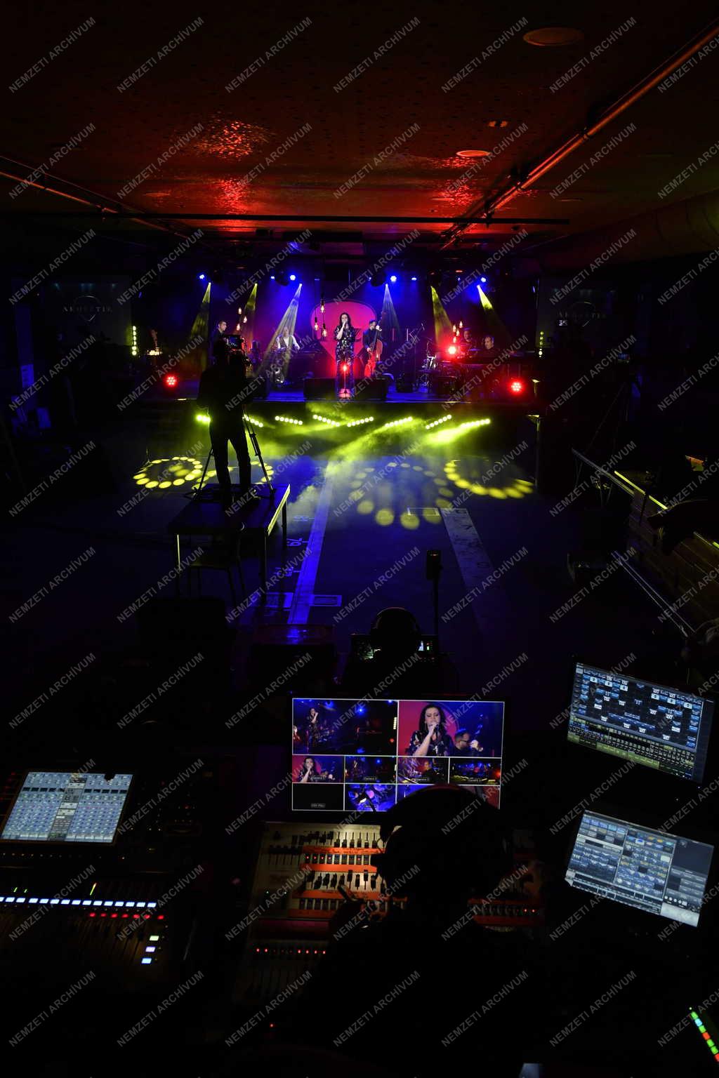 Televízió - M2 Petőfi TV - Akusztik koncert az A38 hajón