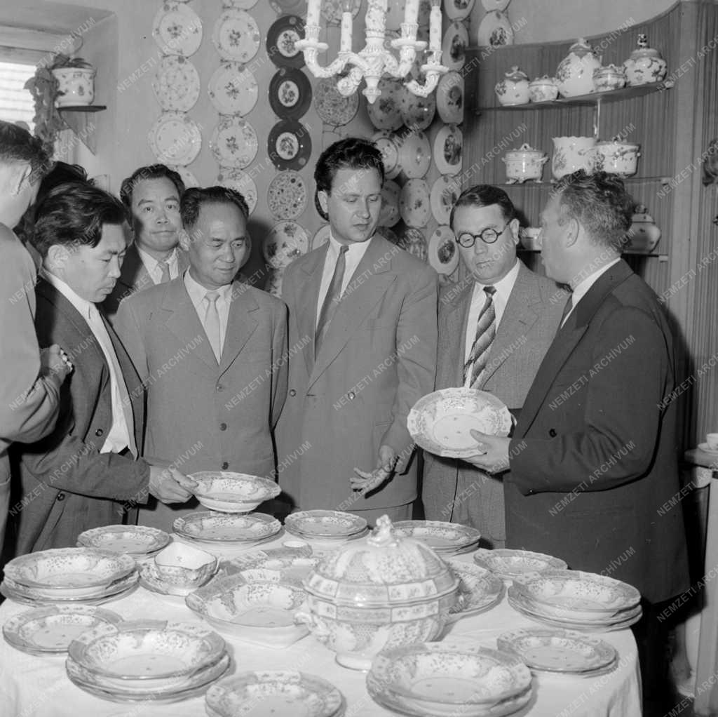 Külkapcsolat - Külföldi diplomaták a Herendi Porcelángyárban