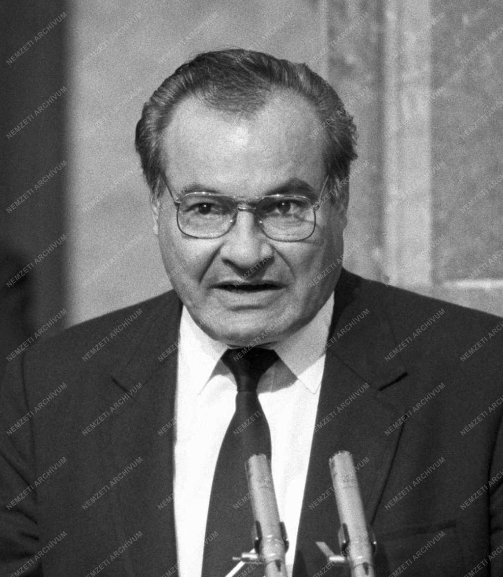 Belpolitika - Parlamenti ülés