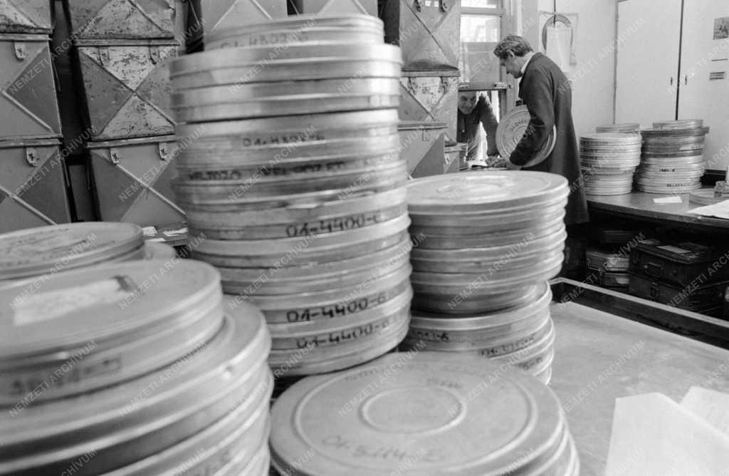 Kultúra - Magyar Filmtudományi Intézet 