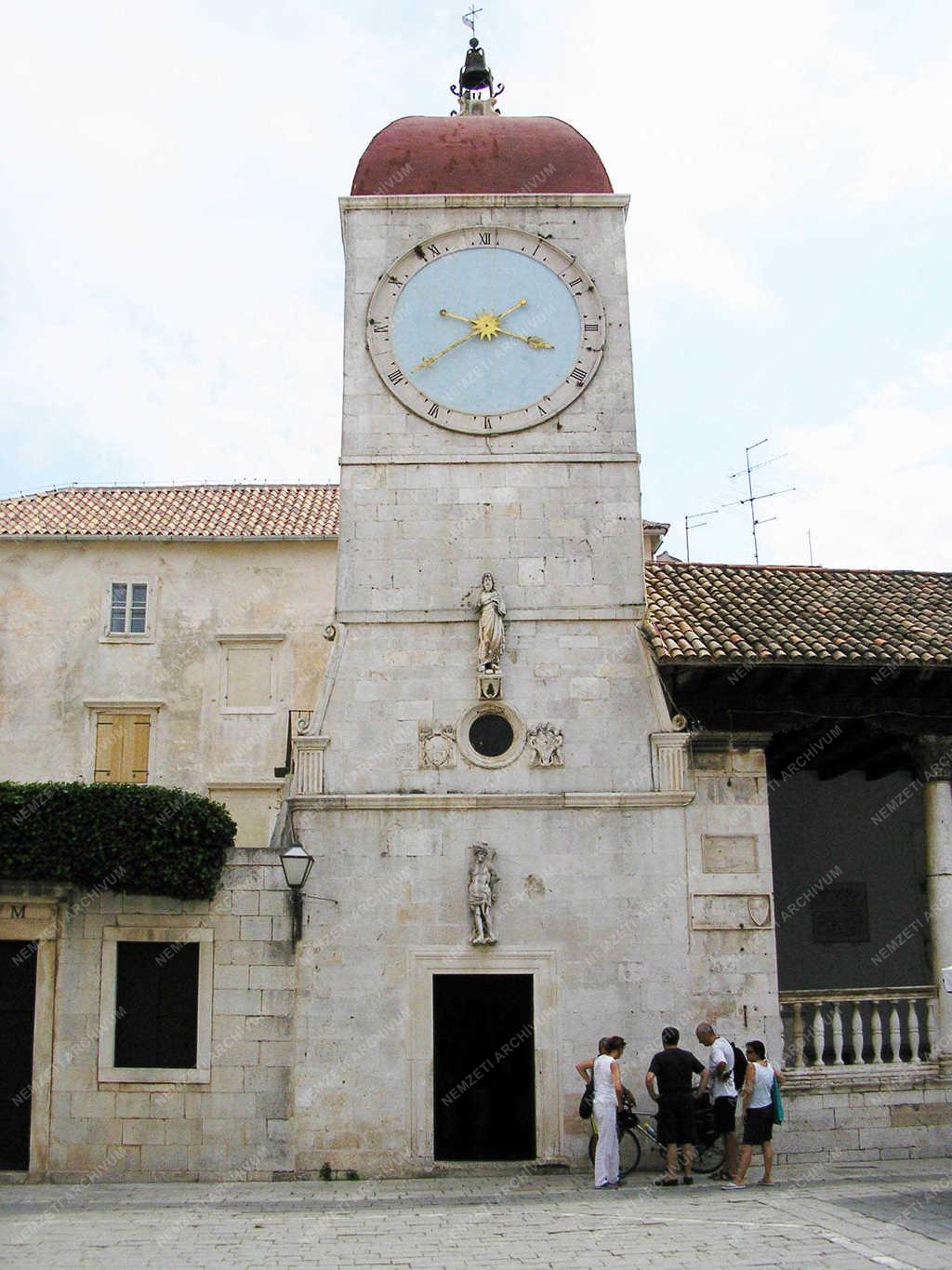 Trogir - Óratorony és a városi loggia