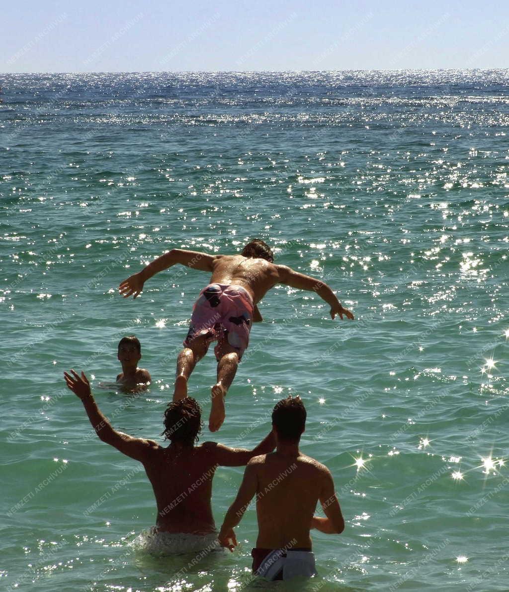 Portugália - Nazaré - Fürdőzők