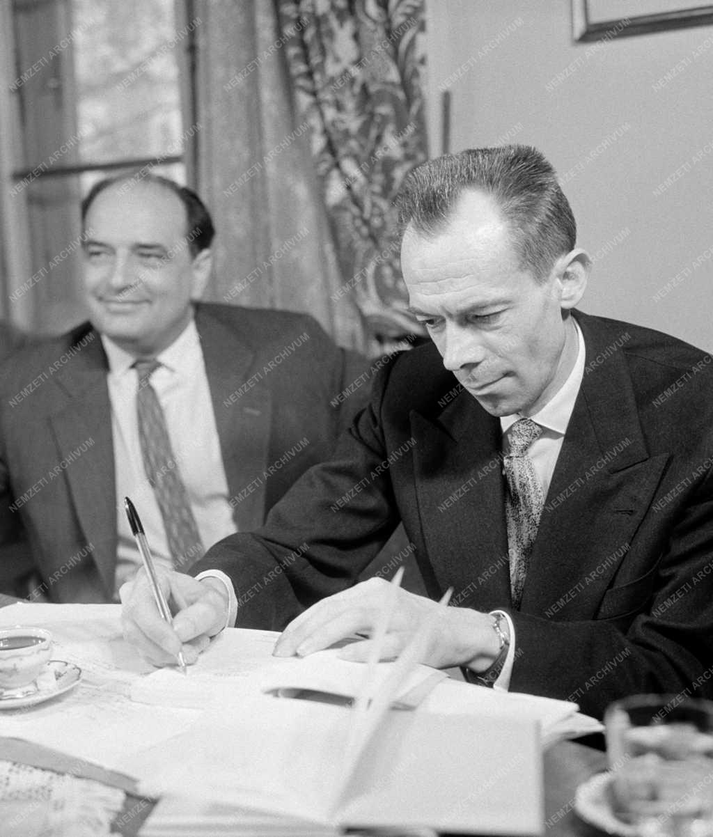 Jack Gaucheron francia költő – Petőfi és József Attila fordítója – tiszteletére fogadást rendezett a Magyar Írók Szövetsége és a Magyar Pen Klub az Írószövetség klubjában