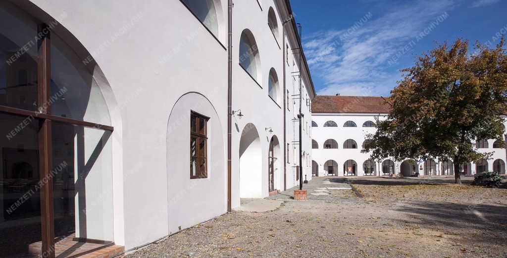 Műemlék - Nagyvárad - A felújított vár 