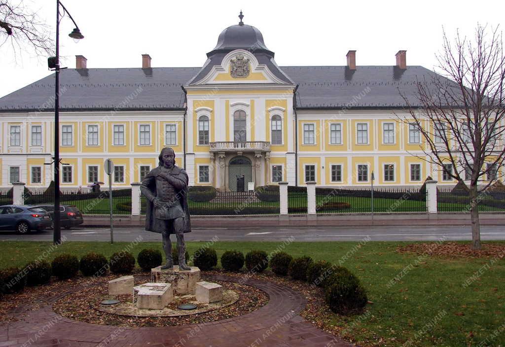 Városkép - Hatvan - Grassalkovich Antal emlékmű