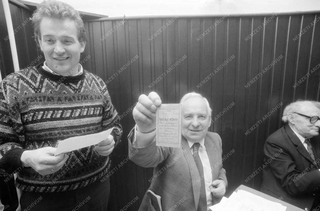 Belpolitika - A Magyarországi Szociáldemokrata Párt Szervező Bizottságának ülése