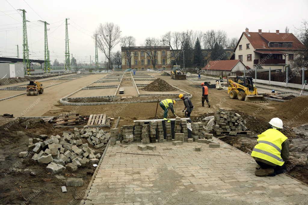 Felújítás - Vác - Megújul a váci vasútállomás
