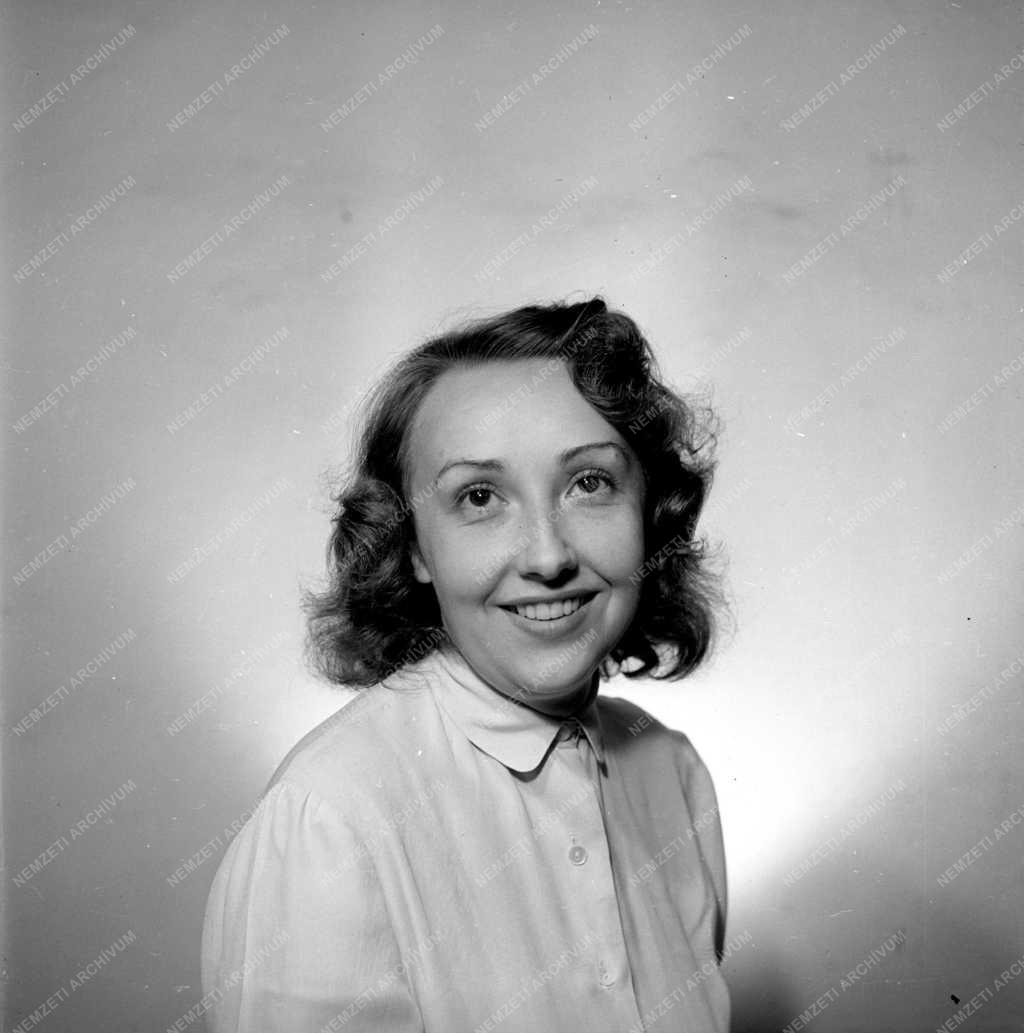 Színház - Vidám Színpad - Madaras Vilma