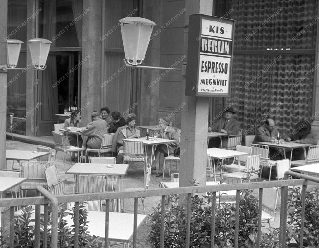 Vendéglátás - Megnyílt a Kis-Berlin eszpresszó kerthelyisége