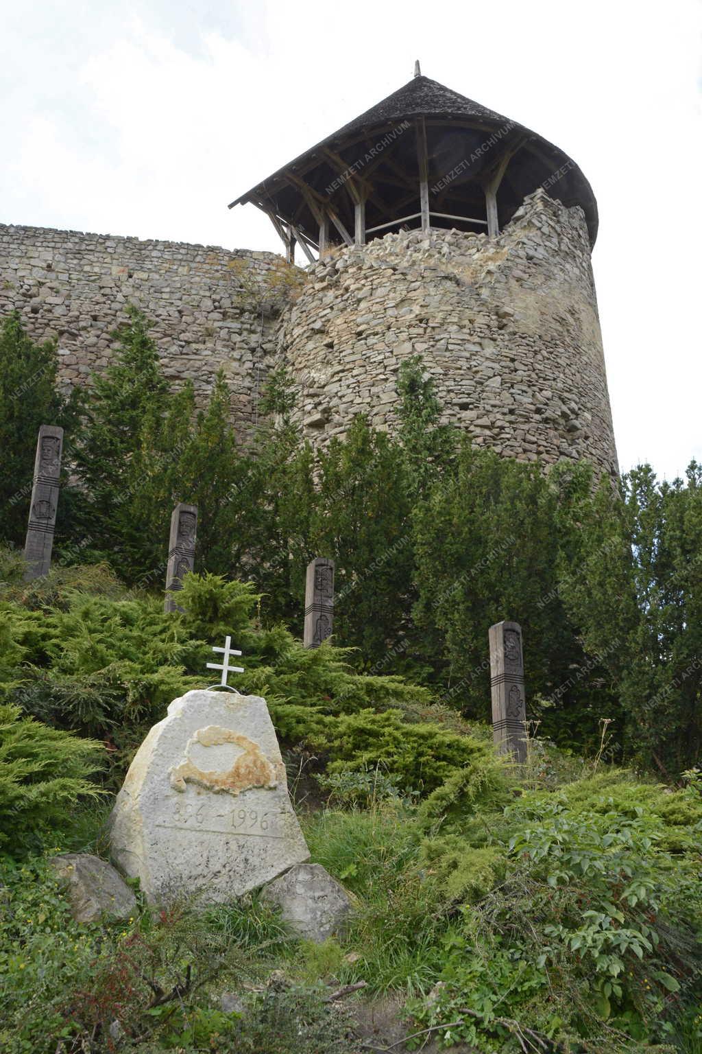 Emlékmű - Nógrád - Honfoglalási emlékkő