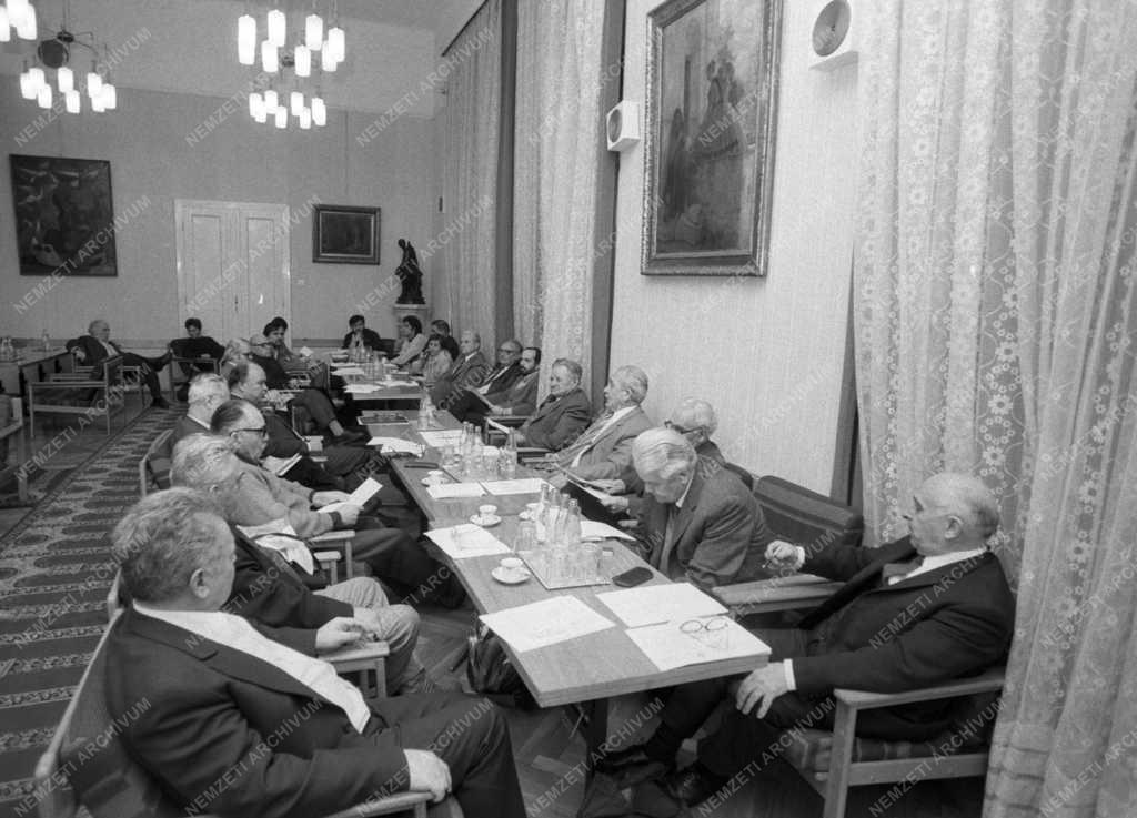 Belpolitika - Újjáalakul a Független Kisgazdapárt