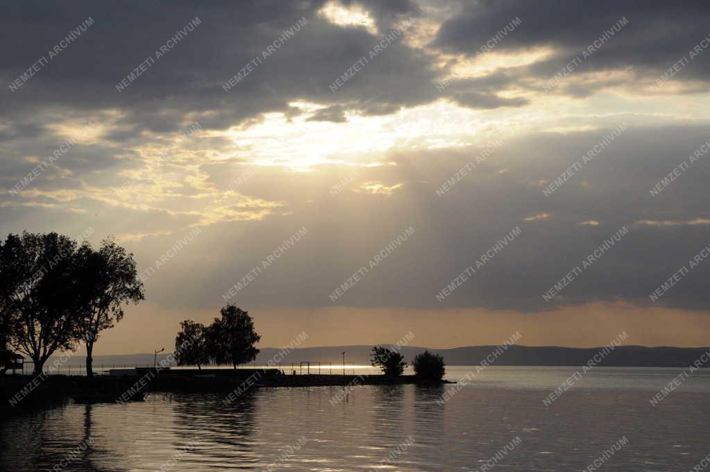 Természet - Naplemente a Balatonon