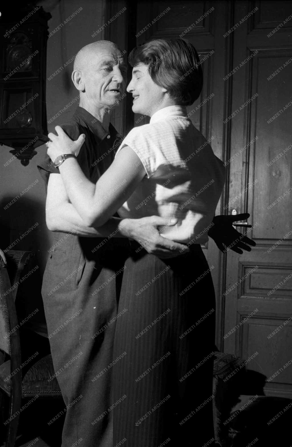 EV 6719/1-19 Nyilvános fellépésre készül a Tersánszky együttes