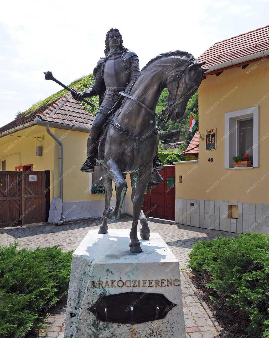 Műalkotás - Tokaj - II. Rákóczi Ferenc szobra