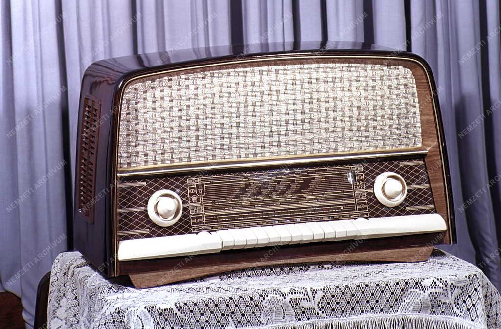 Ipar - Újpesti Rádiószekrény Gyár – Rádió