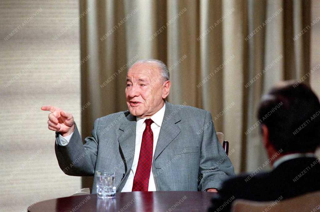 Kádár János a Televízió székházában