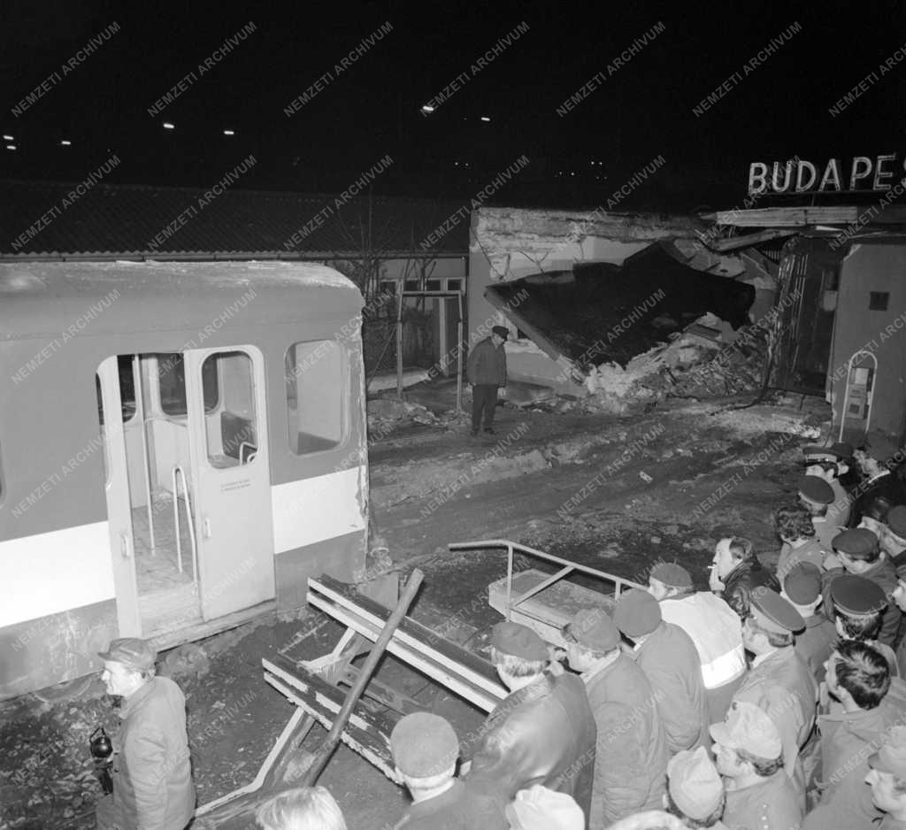 Közlekedési baleset - Súlyos szerencsétlenség a Boráros téren