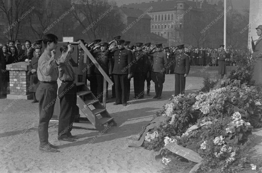 A FELSZAB. ÉVF. Ludovika eml.mü