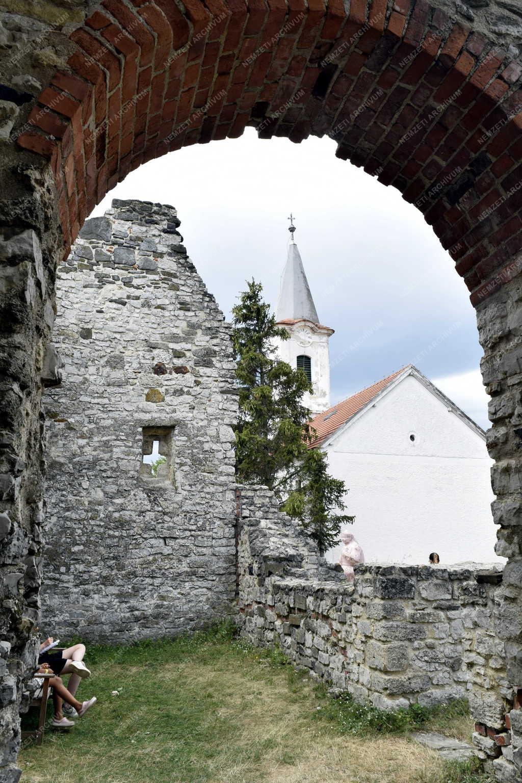 Település - Dörgicse - Szent Péter templomrom