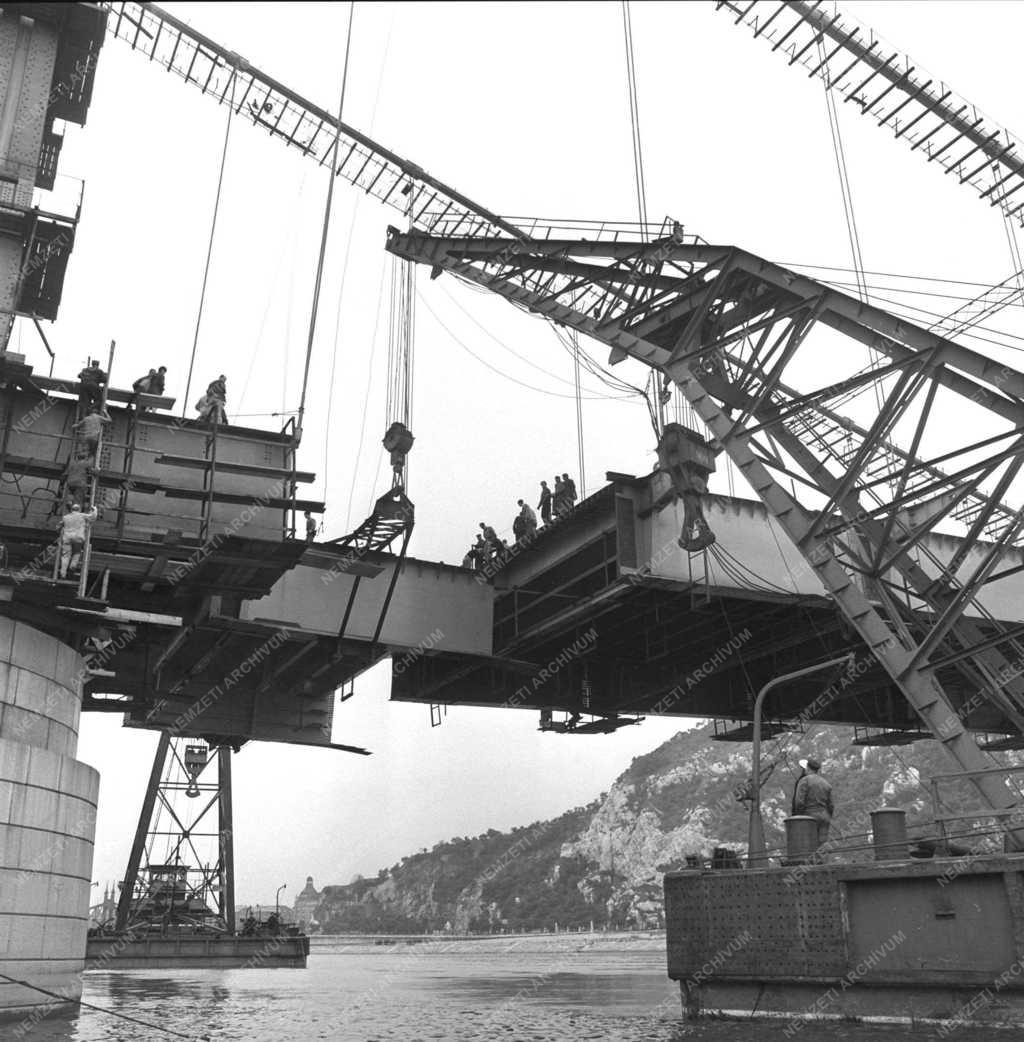 Hídépítés - Épül az új Erzsébet híd 