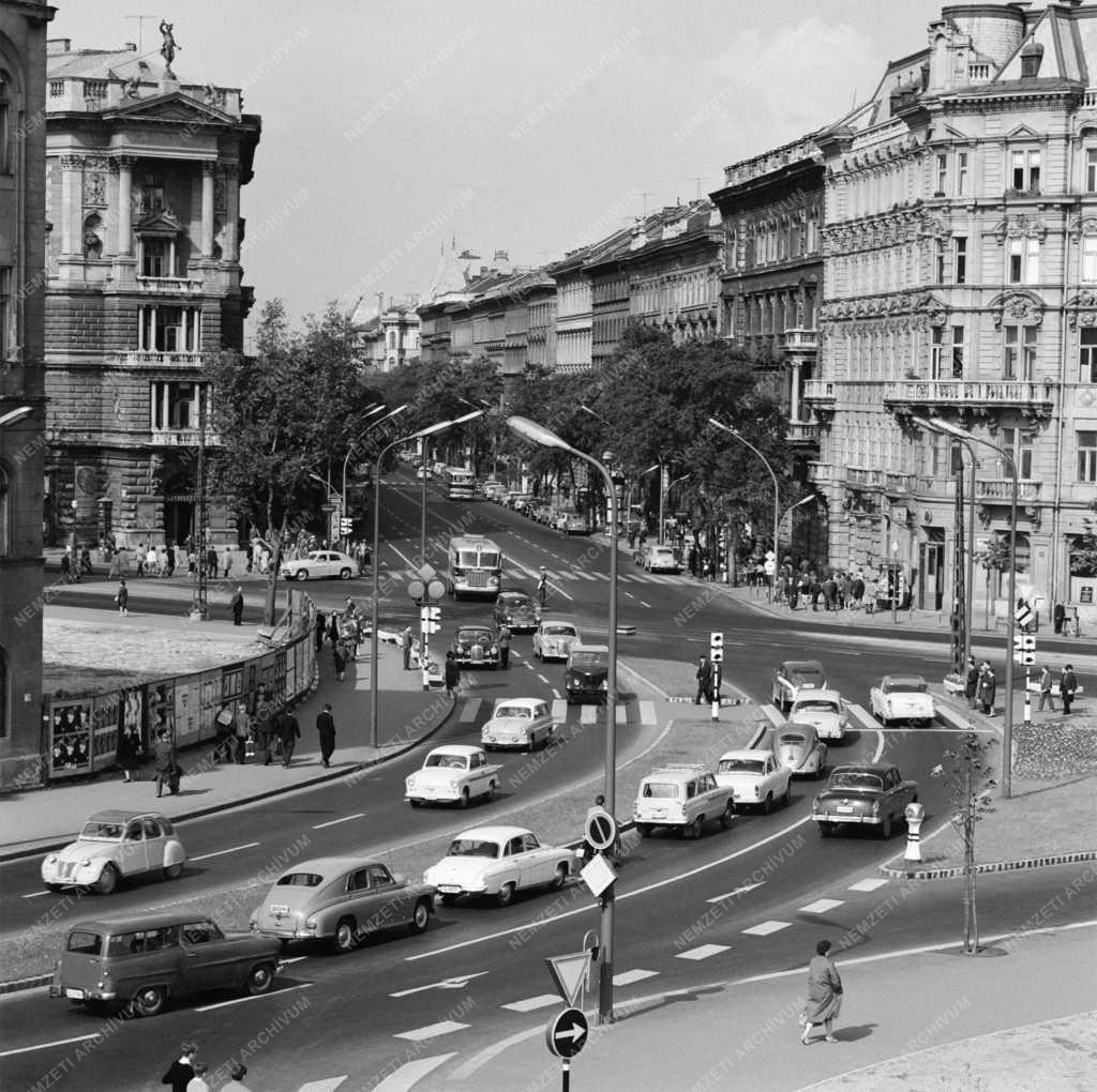 Városkép - Budapest - Felújított József Attila utca