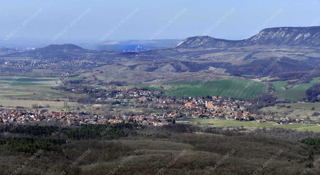 Tájkép - Piliscsaba - Kilátás a Nagy-Kopasz-hegyről 