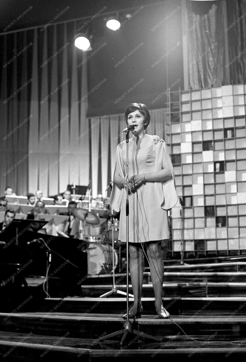 Táncdalfesztivál 1968. A Madách Színházban megkezdődtek a Táncdalfesztivál elődöntői.