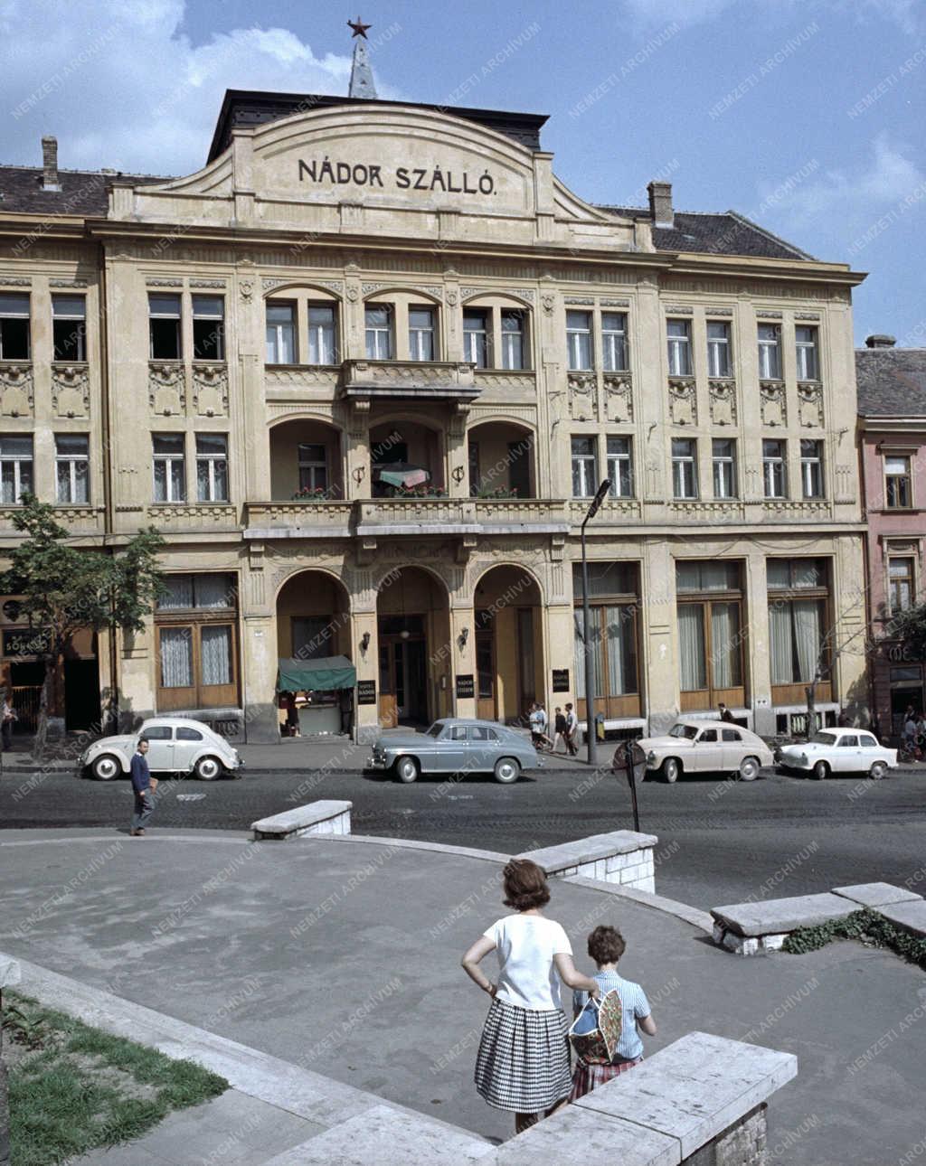 Városkép - Idegenforgalom - Pécsi Nádor Szálló