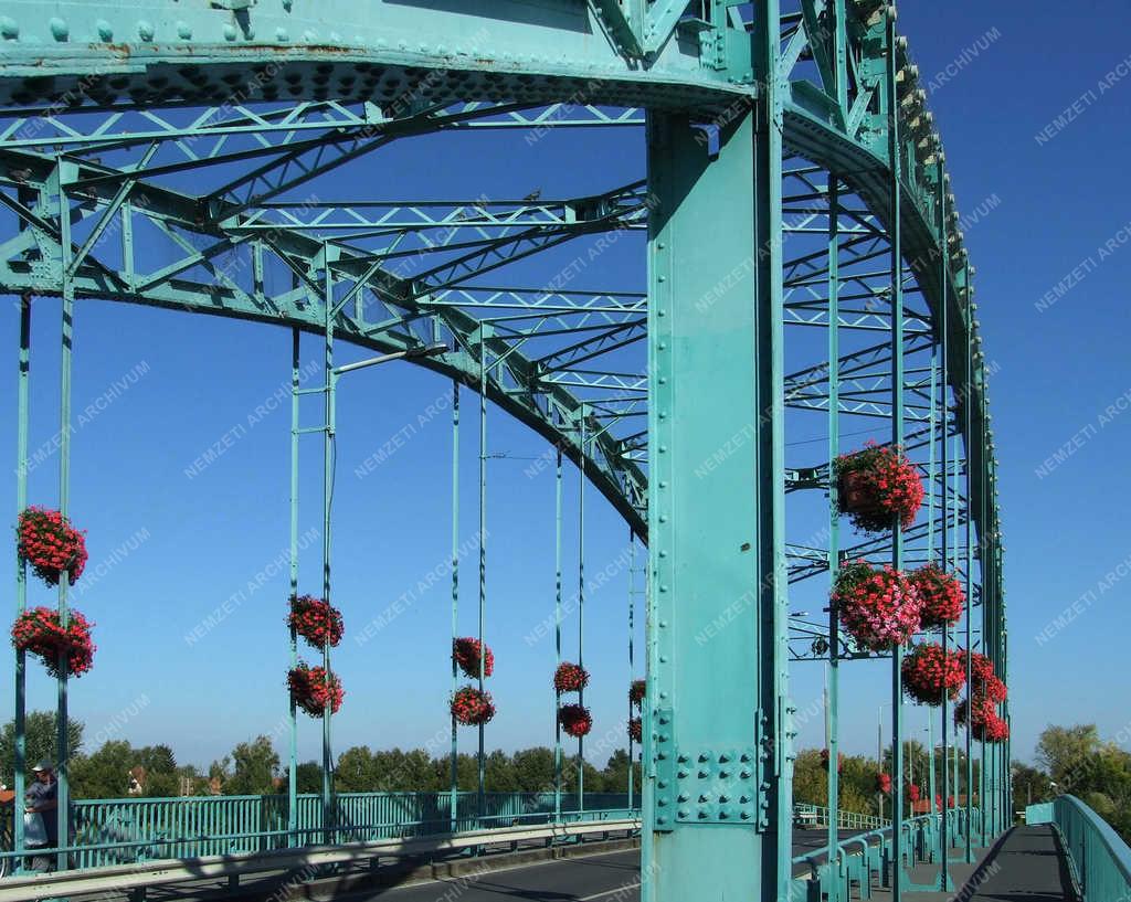 Városkép - Ráckeve - A virágos Árpád híd