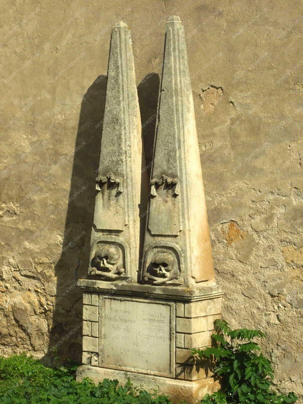 Táj, város - Ausztria - Ruszt - Sírkő