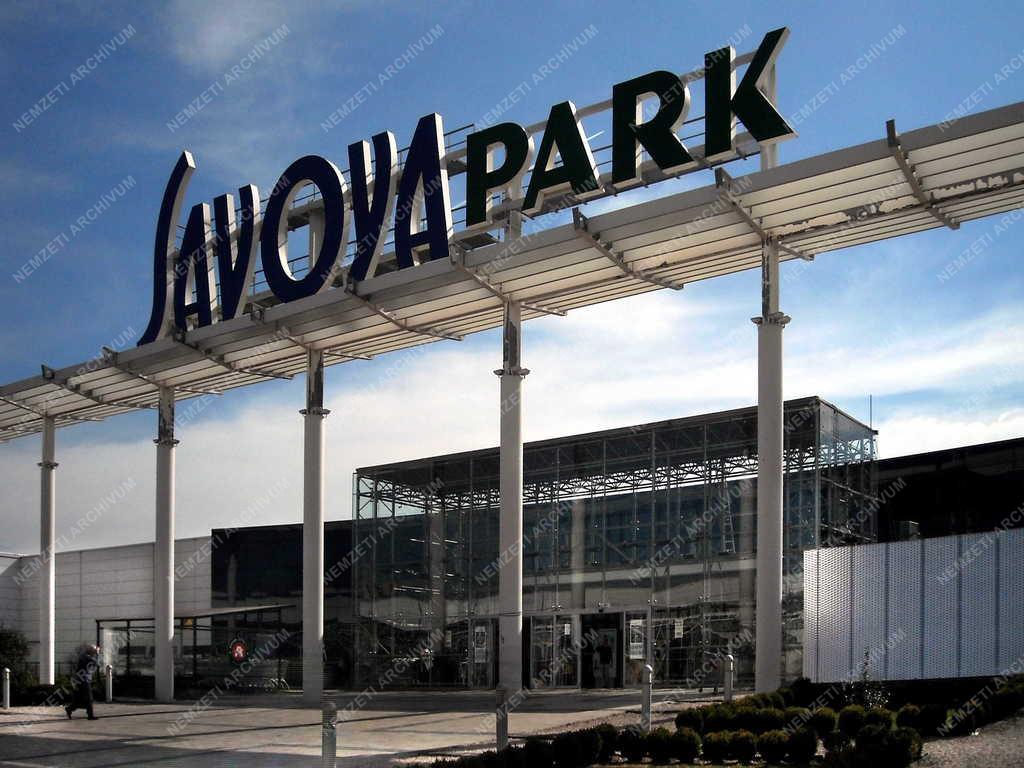 Kereskedelem - Budapest - A Savoya Park Bevásárlóközpont
