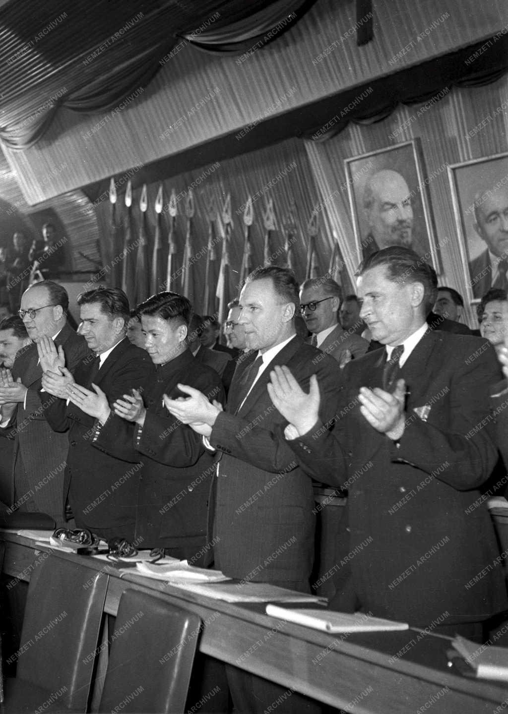 Belpolitika - Az MDP II. kongresszusa 