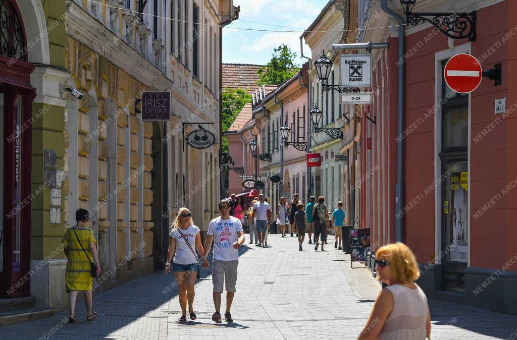 Turizmus - Eger - Városnézők 